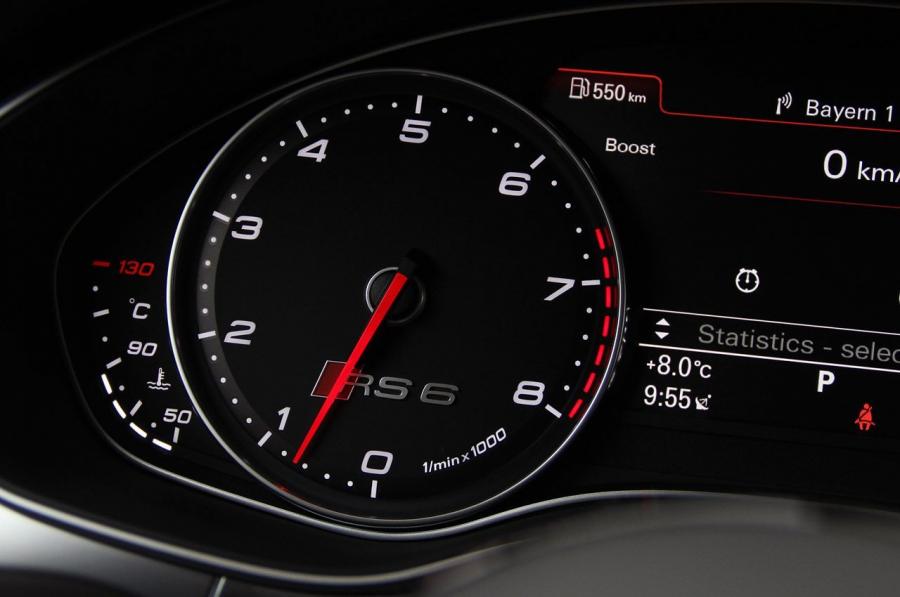 Панель приборов Audi RS6 Avant (4G, C7) 2013 года  (WW) (фото 48 из 90)